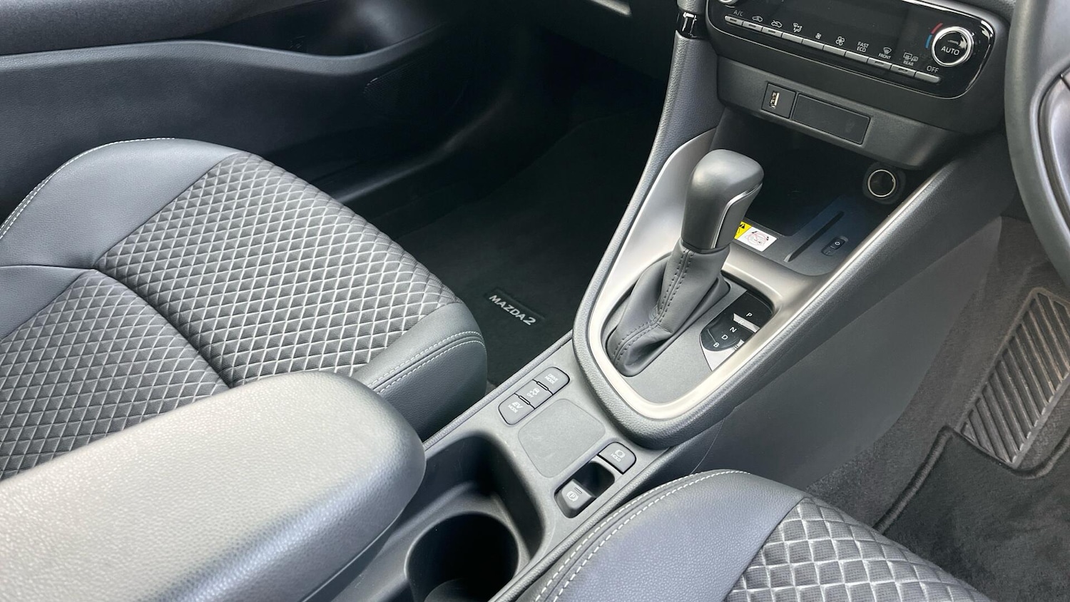 Used Mazda Mazda2 HYBRID 2023 for sale - 76781981: Photo 10