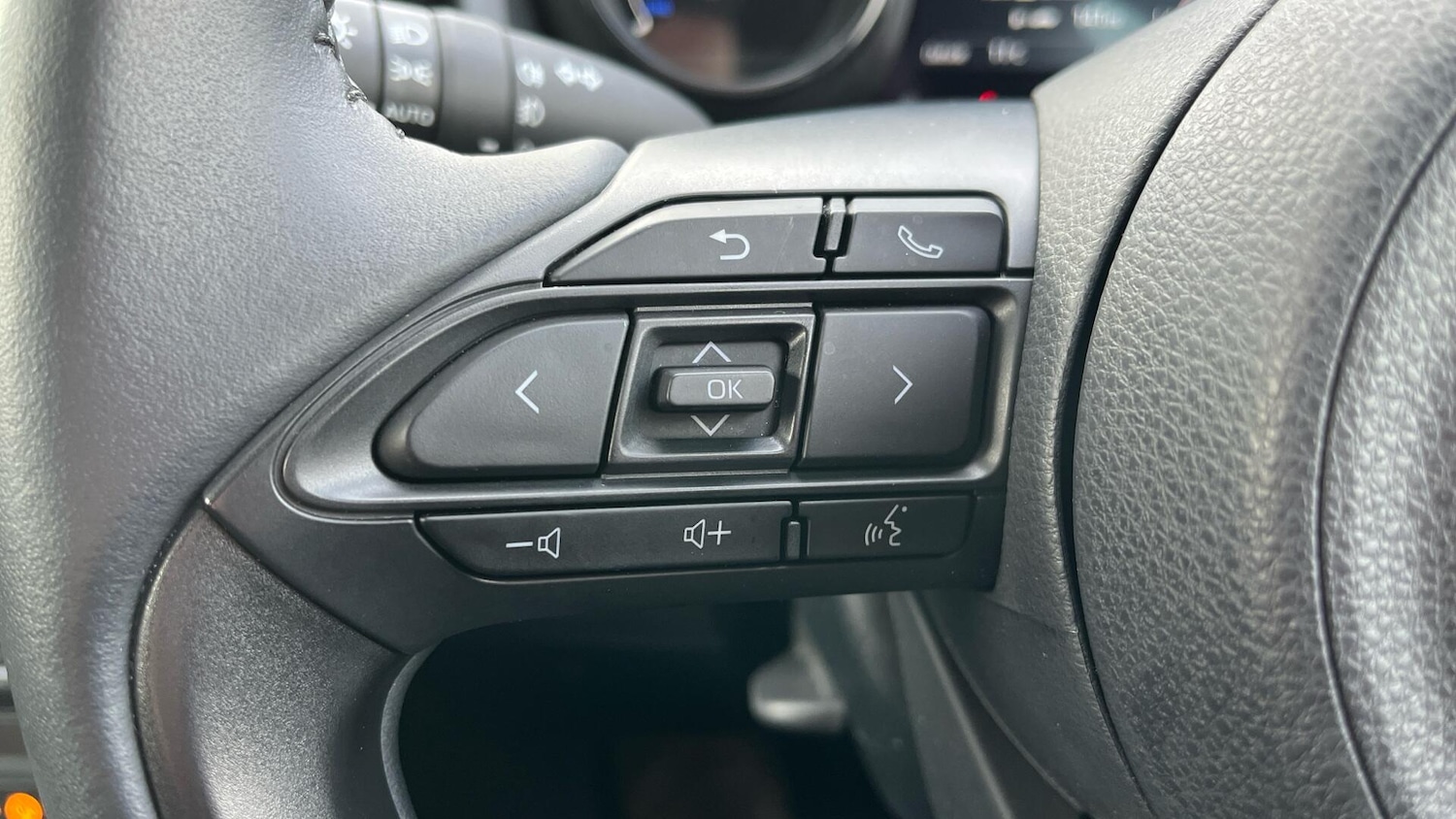 Used Mazda Mazda2 HYBRID 2023 for sale - 76781981: Photo 17