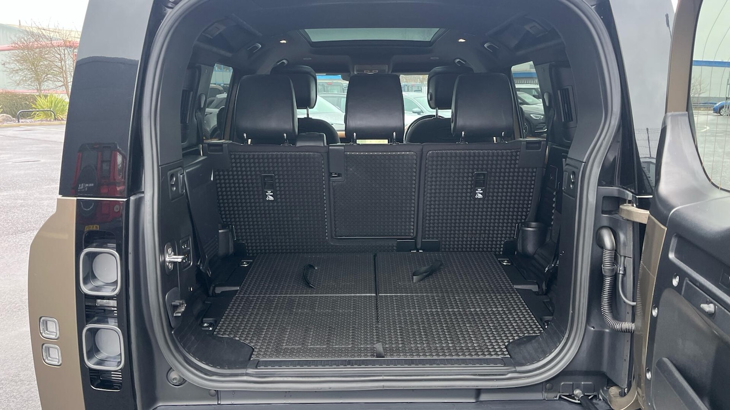 Used Land Rover Defender 110 2020 for sale - 77511212: Photo 13