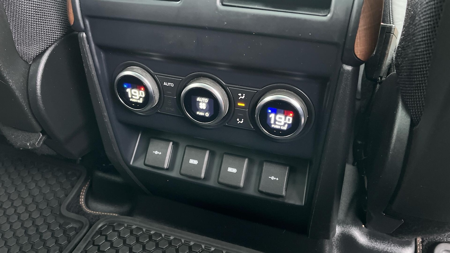 Used Land Rover Defender 110 2020 for sale - 77511212: Photo 24