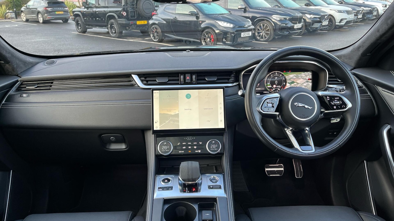 Used Jaguar F-Pace 2023 for sale - 77174868: Photo 4