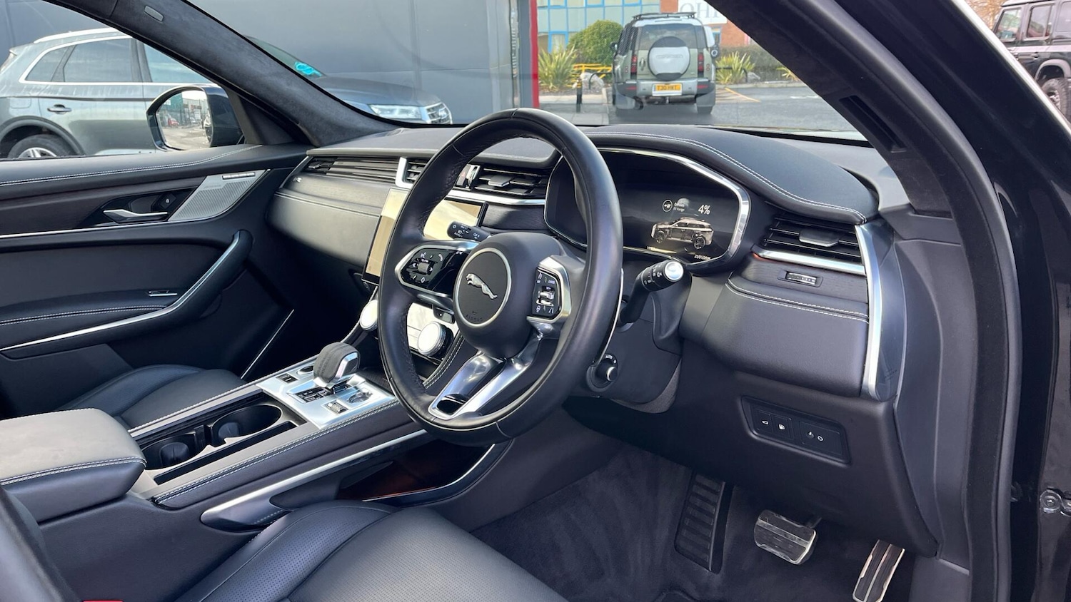 Used Jaguar F-Pace 2023 for sale - 77174868: Photo 6