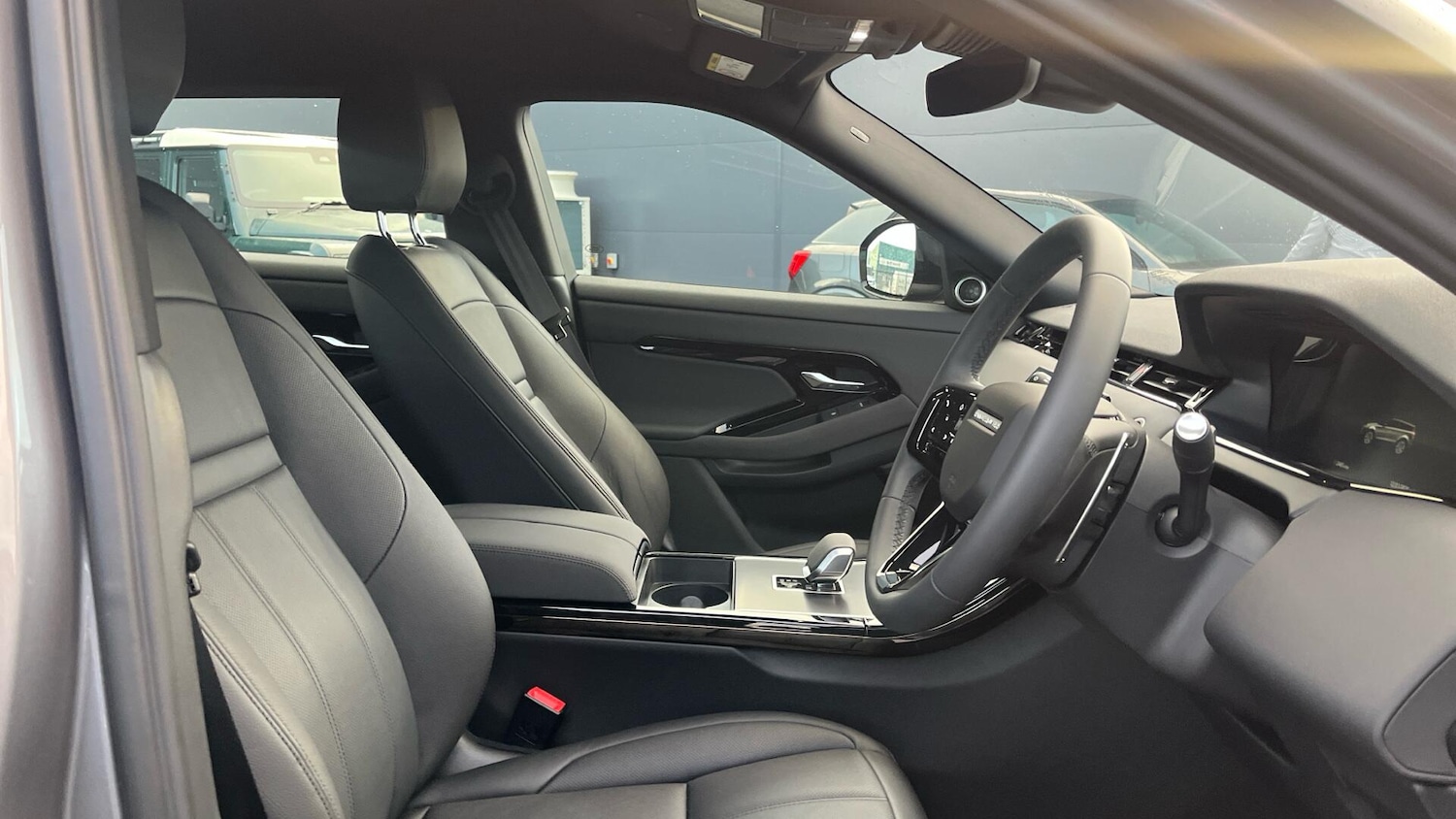 Used Land Rover Range Rover Evoque 2025 for sale - 77174869: Photo 11