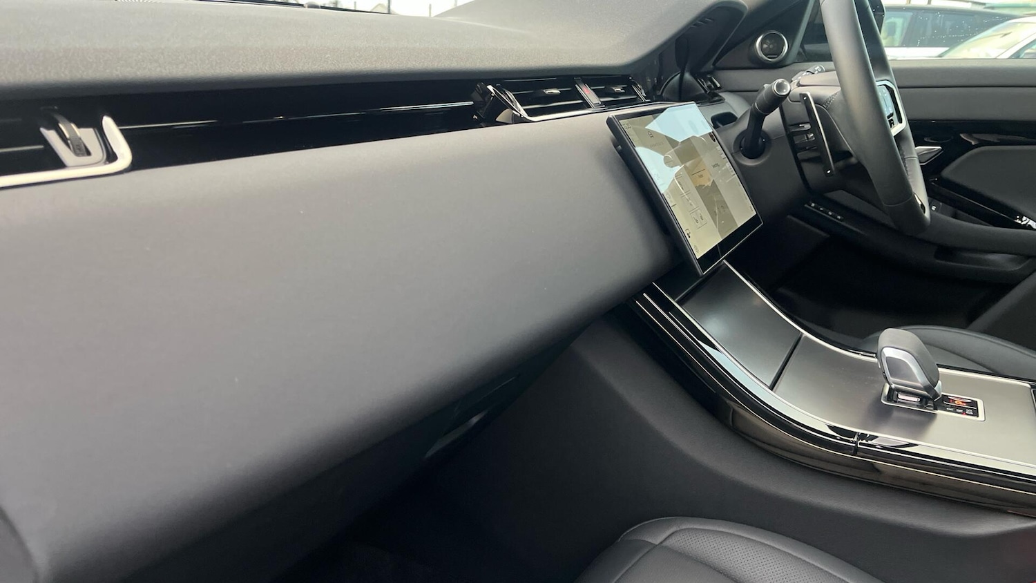 Used Land Rover Range Rover Evoque 2025 for sale - 77174869: Photo 30