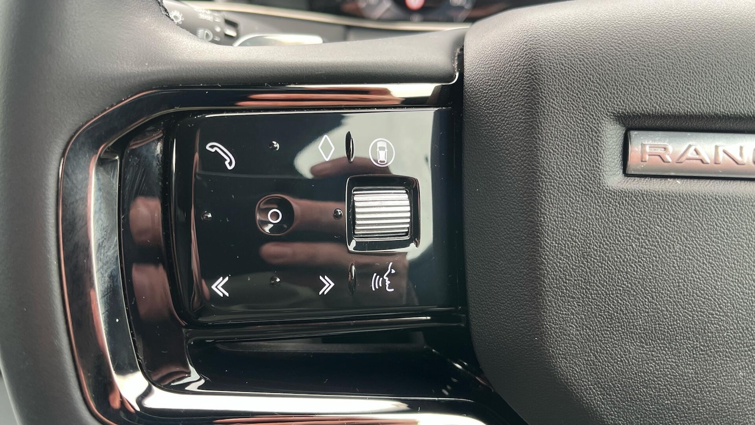 Used Land Rover Range Rover Evoque 2024 for sale - 77993056: Photo 17