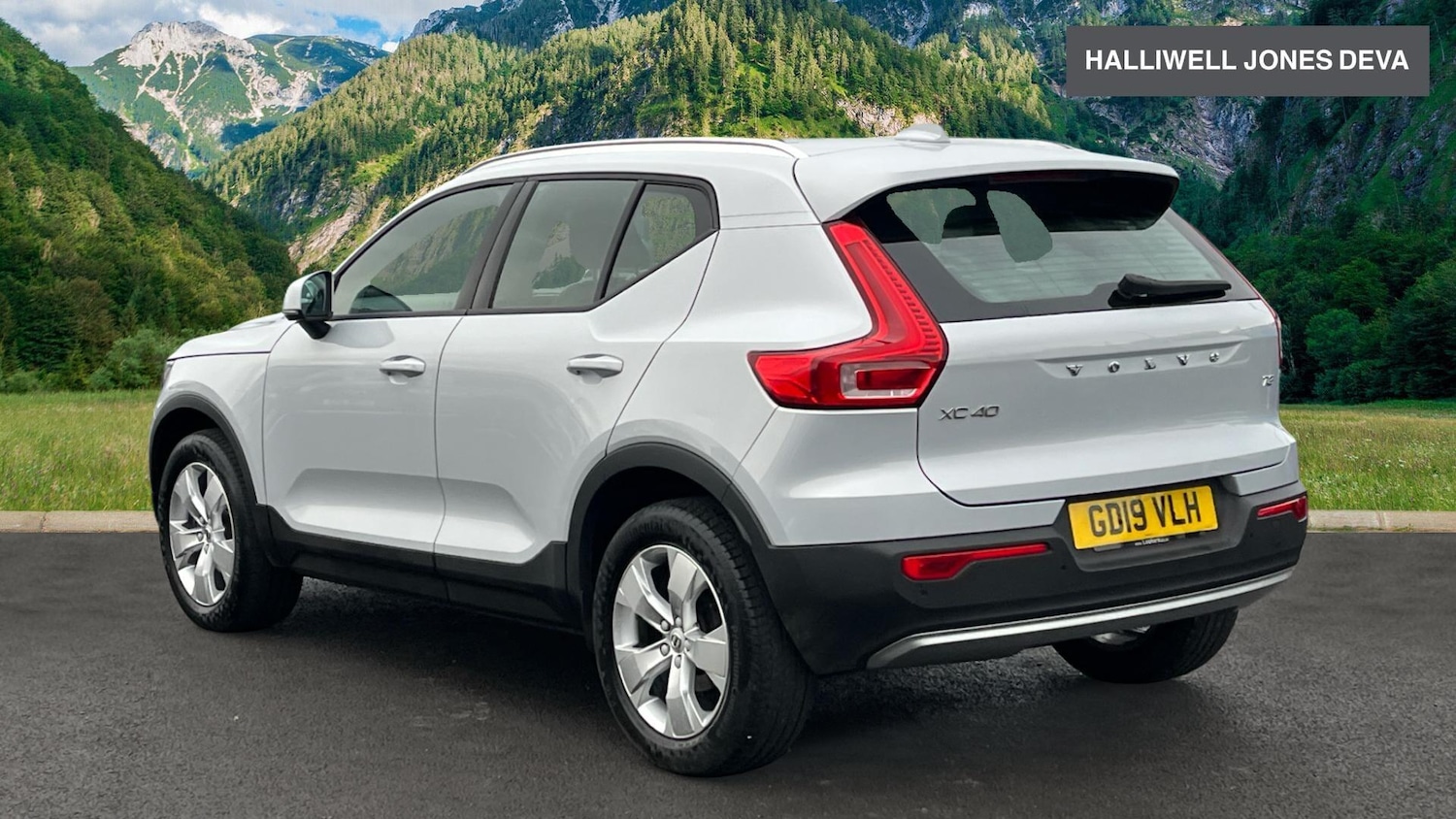 Used Volvo XC40 2019 for sale - 76801474: Photo 2