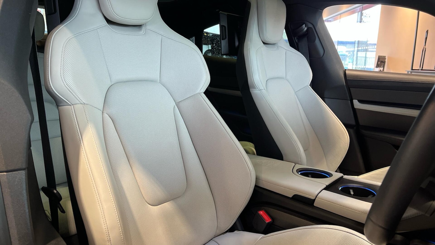 Used Porsche Taycan 2023 for sale - 77625845: Photo 34