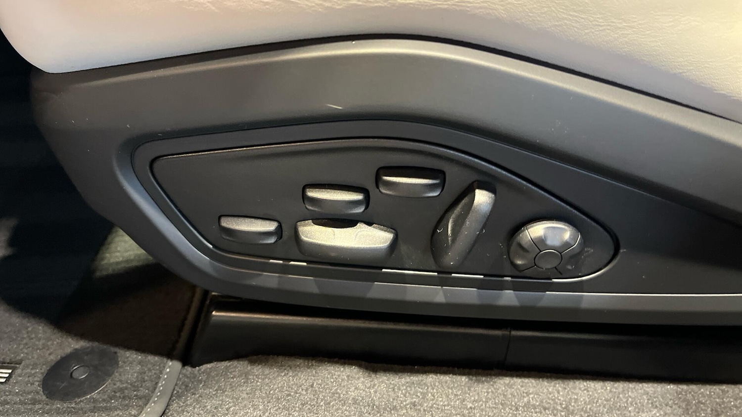 Used Porsche Taycan 2023 for sale - 77625845: Photo 38