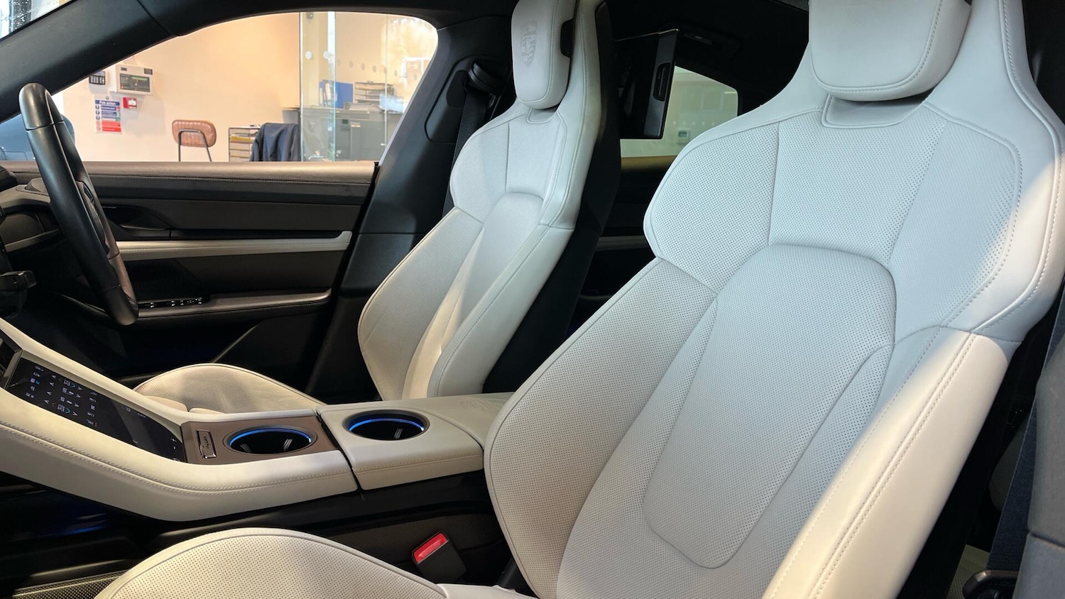 Used Porsche Taycan 2023 for sale - 77625845: Photo 39