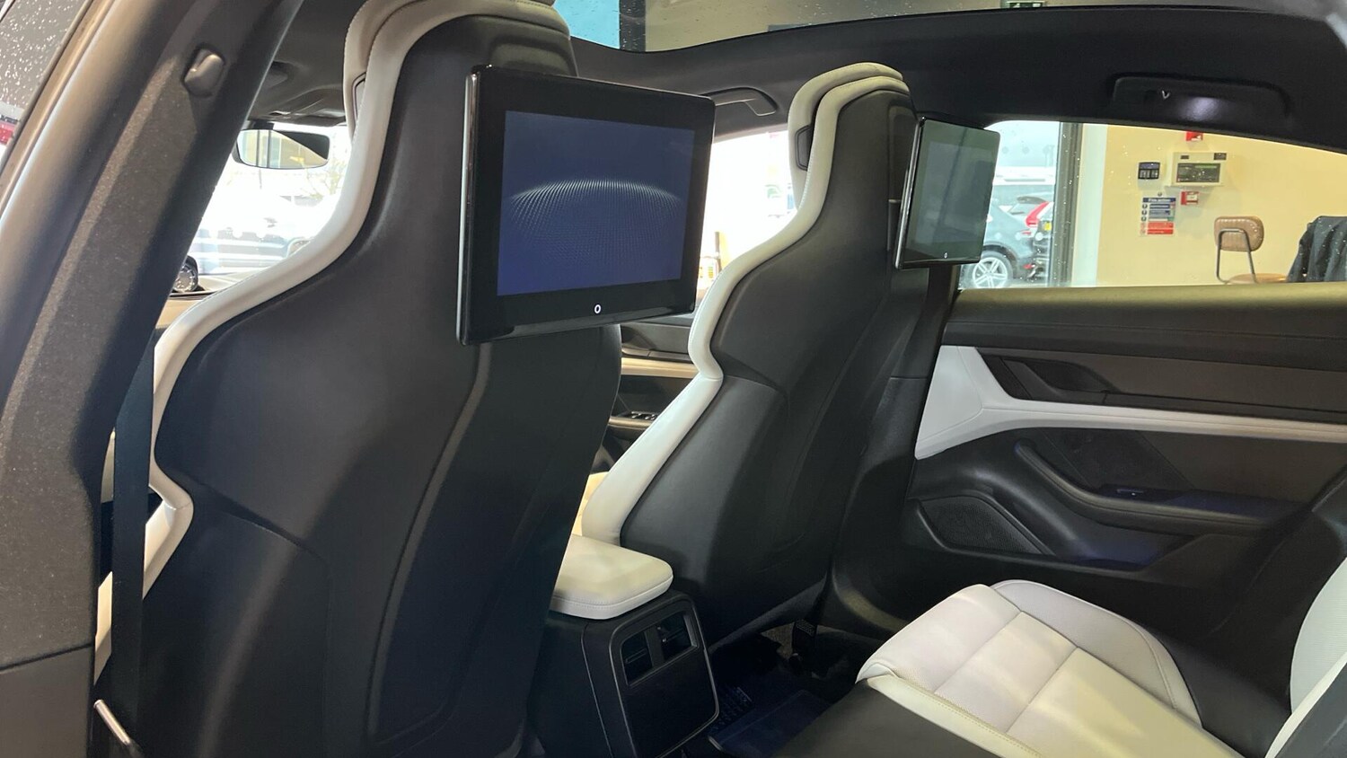 Used Porsche Taycan 2023 for sale - 77625845: Photo 40