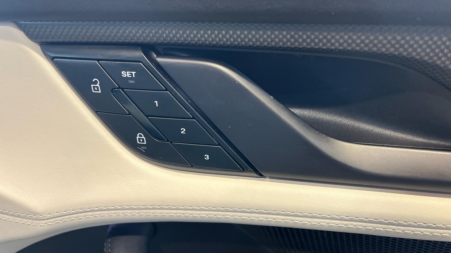 Used Porsche Taycan 2023 for sale - 77625845: Photo 61