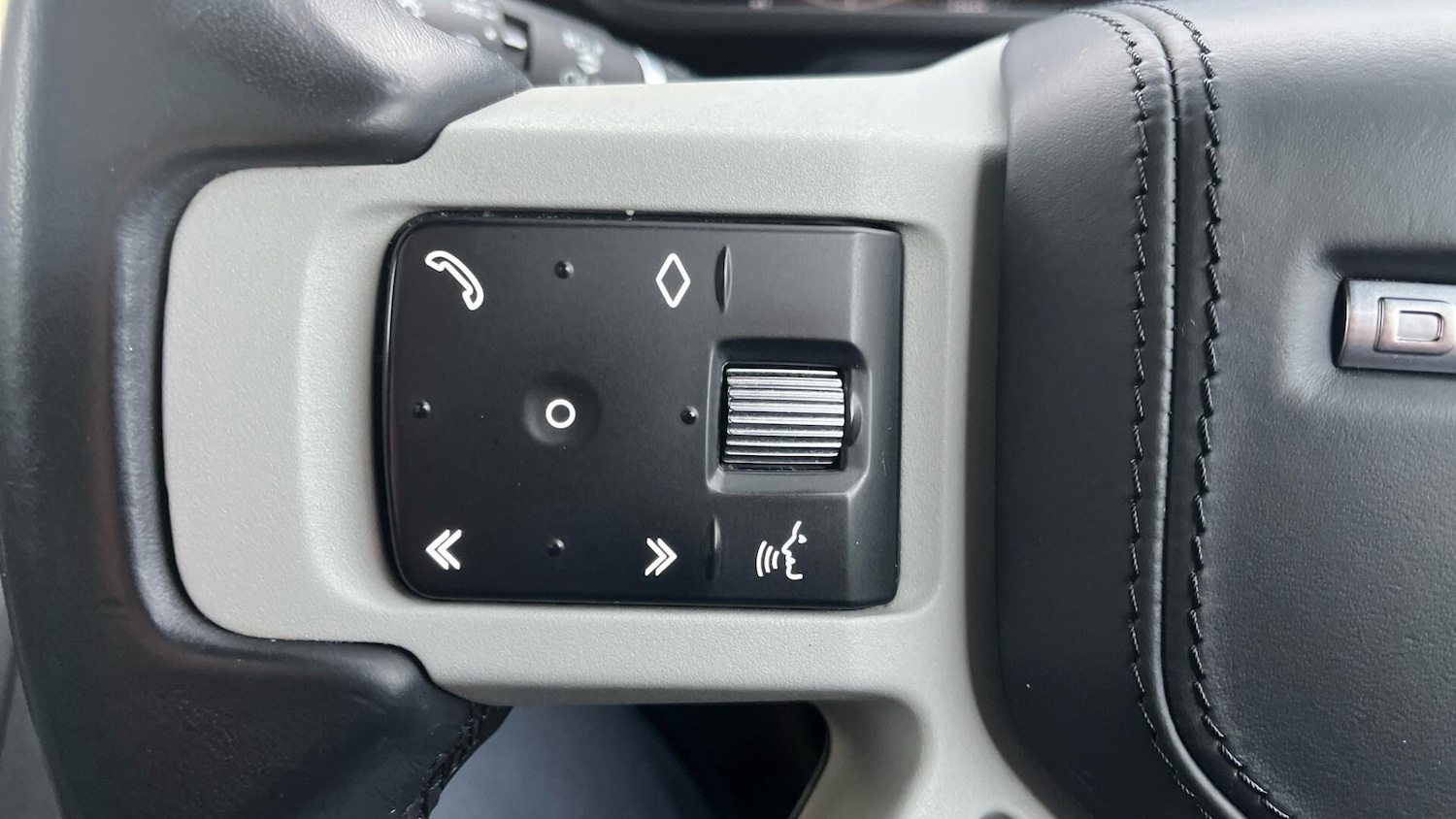 Used Land Rover Defender 2023 for sale - 76781463: Photo 17