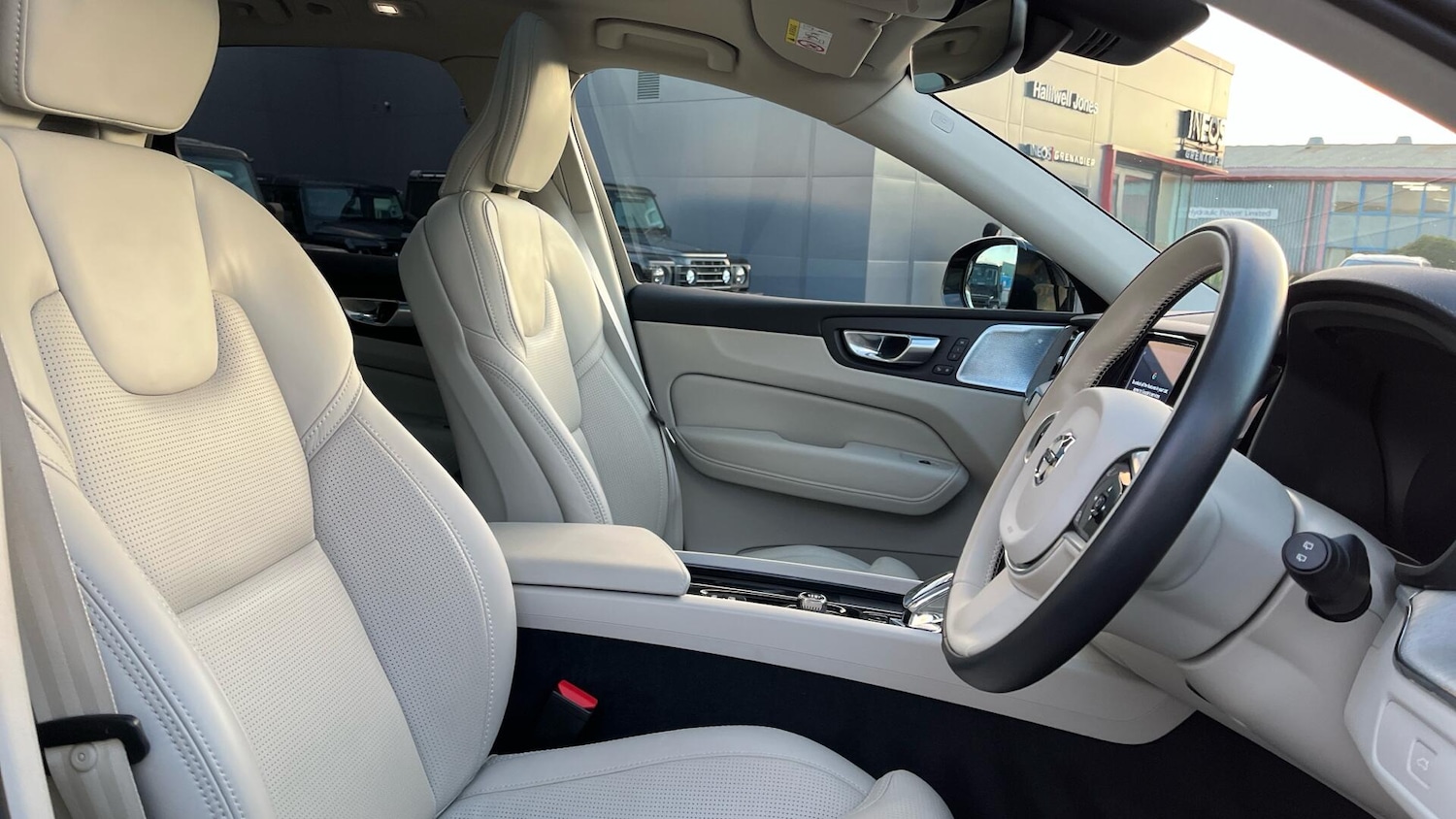 Used Volvo XC60 2023 for sale - 76865717: Photo 11