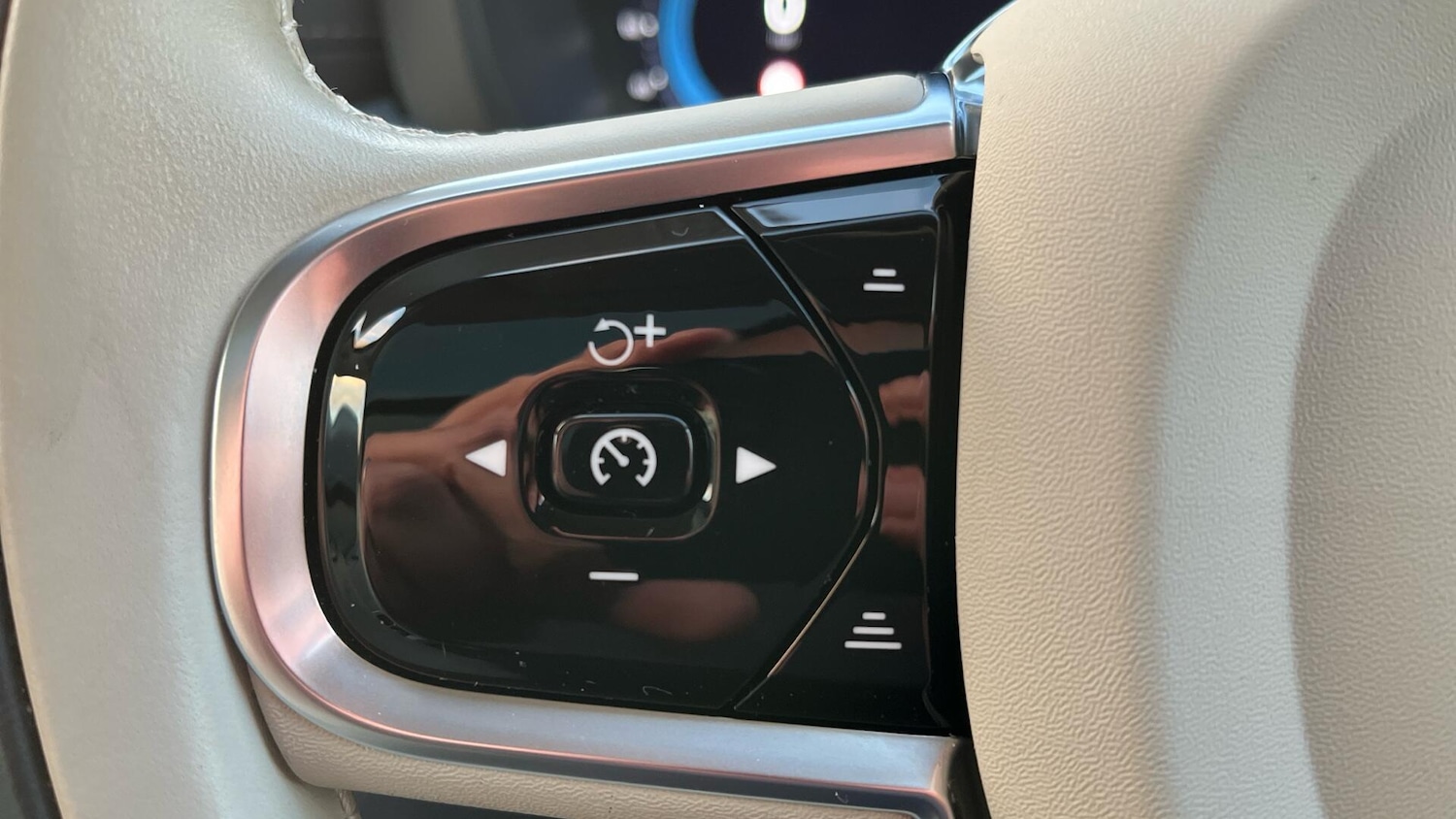 Used Volvo XC60 2023 for sale - 76865717: Photo 17