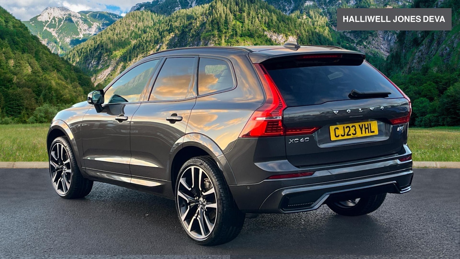 Used Volvo XC60 2023 for sale - 76865717: Photo 2