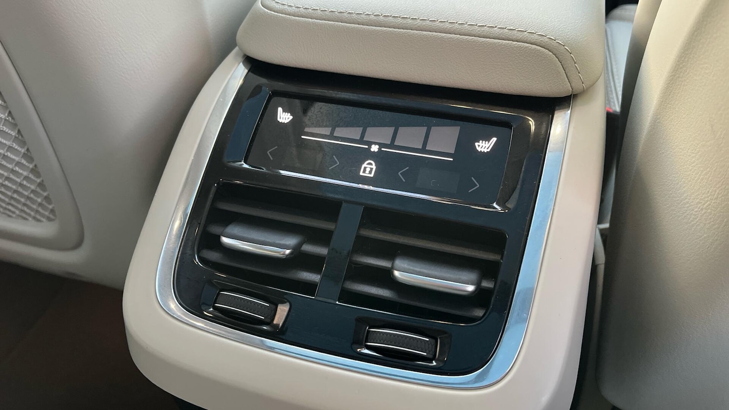 Used Volvo XC60 2023 for sale - 76865717: Photo 21