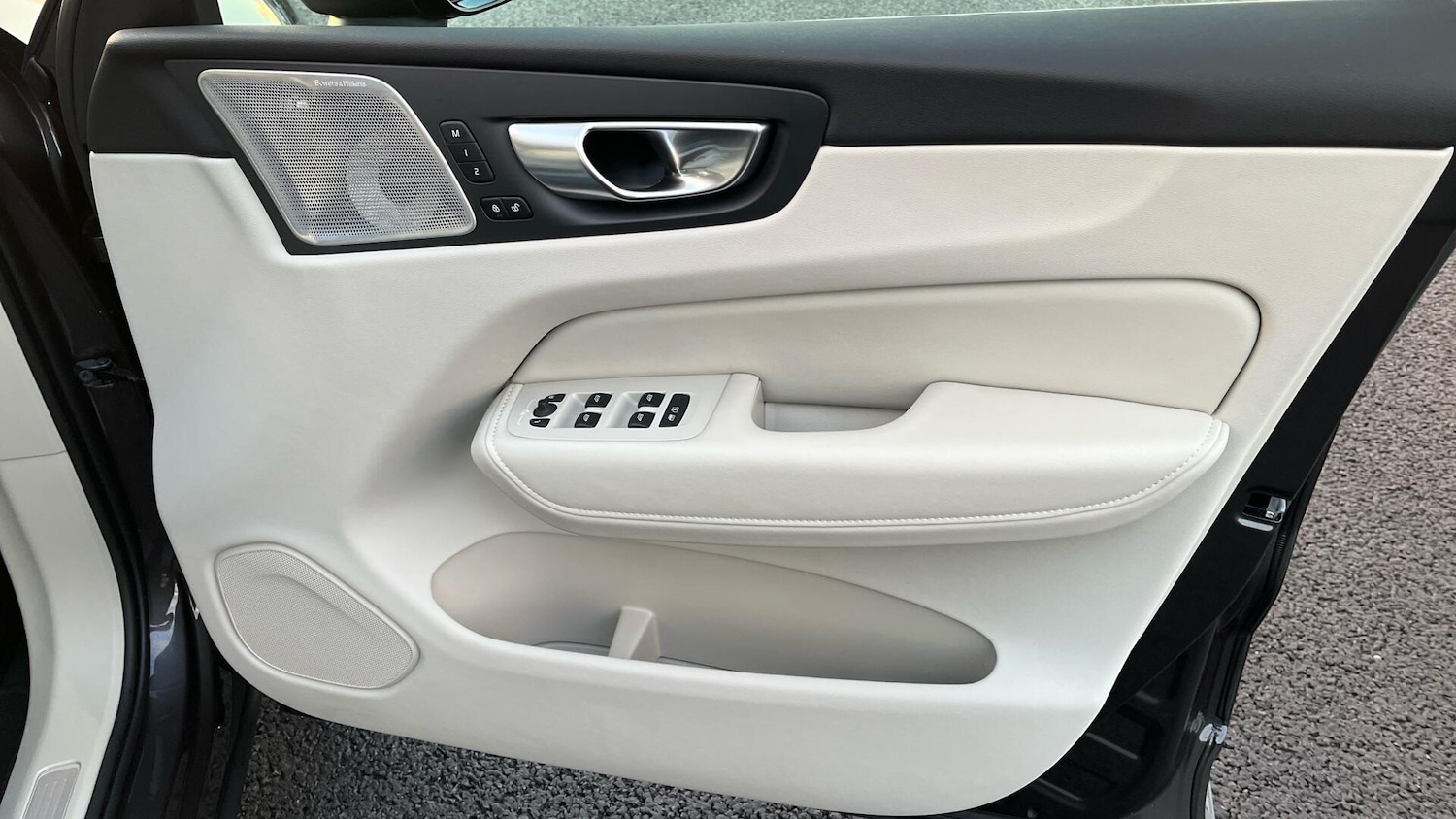 Used Volvo XC60 2023 for sale - 76865717: Photo 24