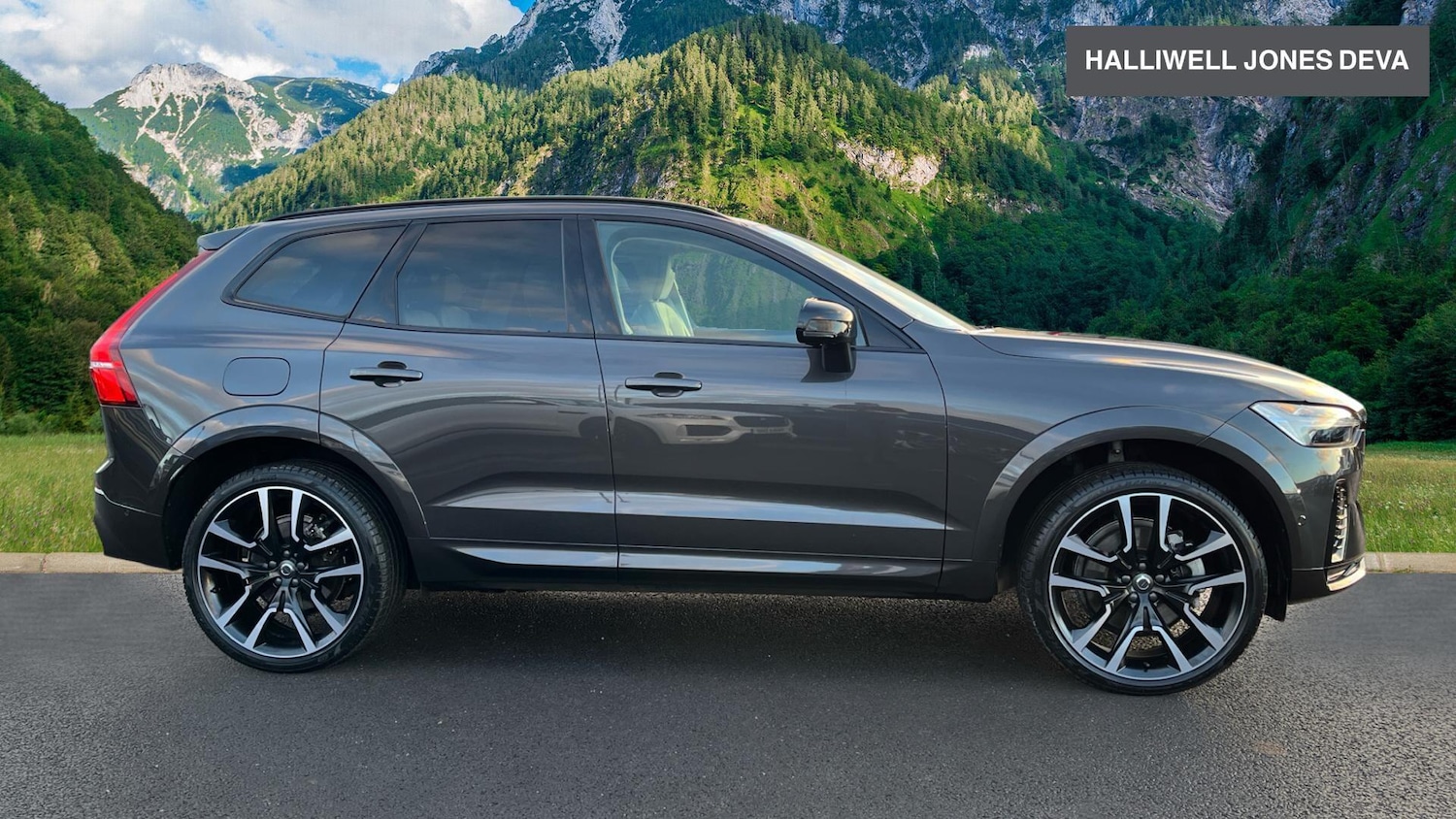 Used Volvo XC60 2023 for sale - 76865717: Photo 3