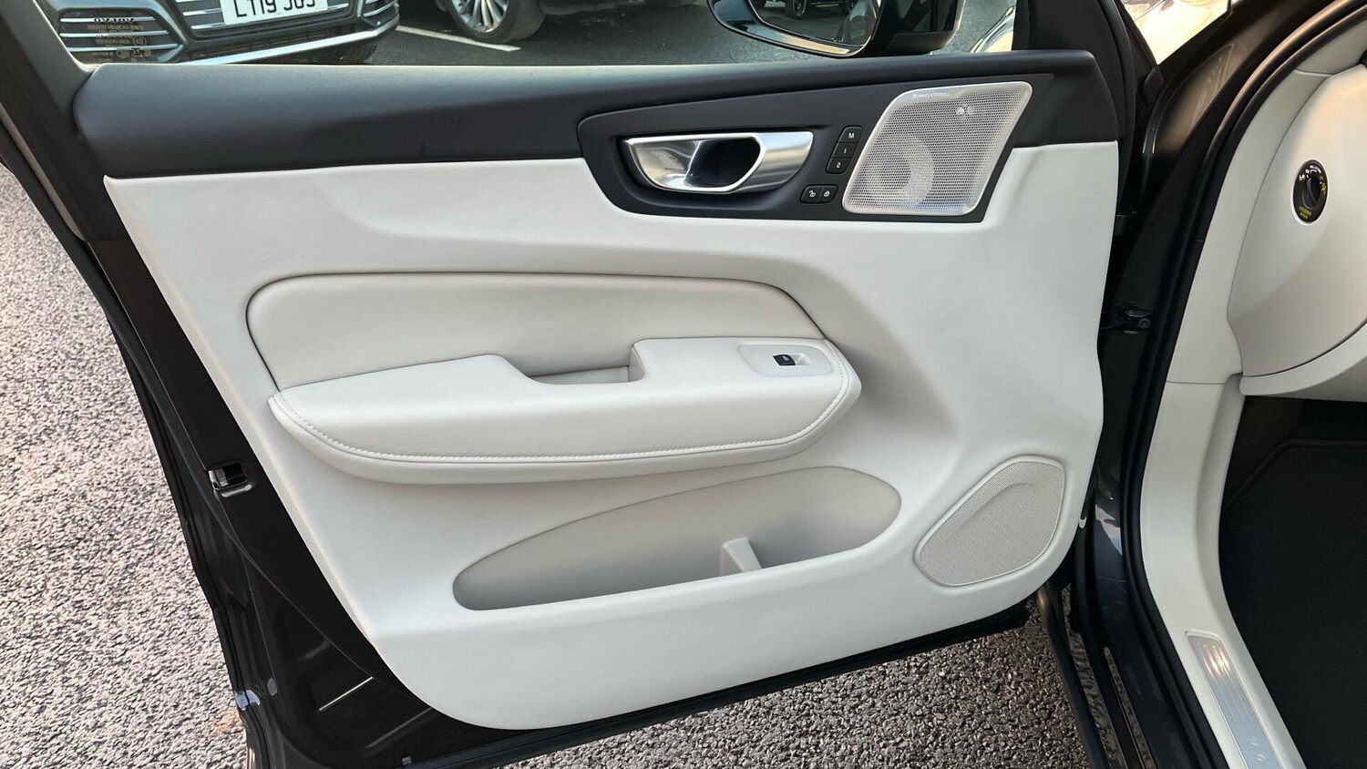 Used Volvo XC60 2023 for sale - 76865717: Photo 31