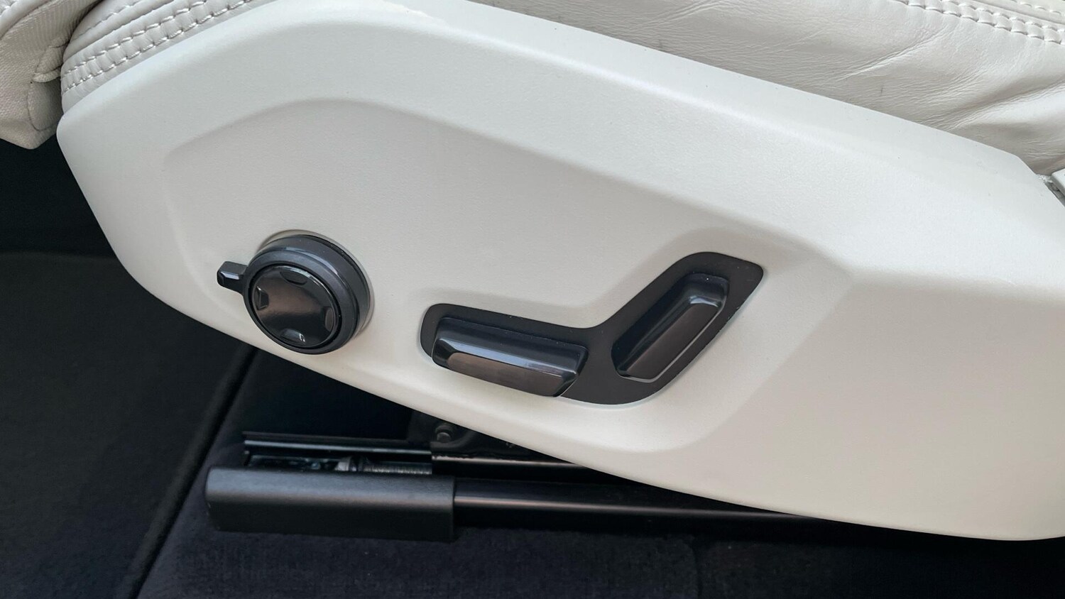 Used Volvo XC60 2023 for sale - 76865717: Photo 33