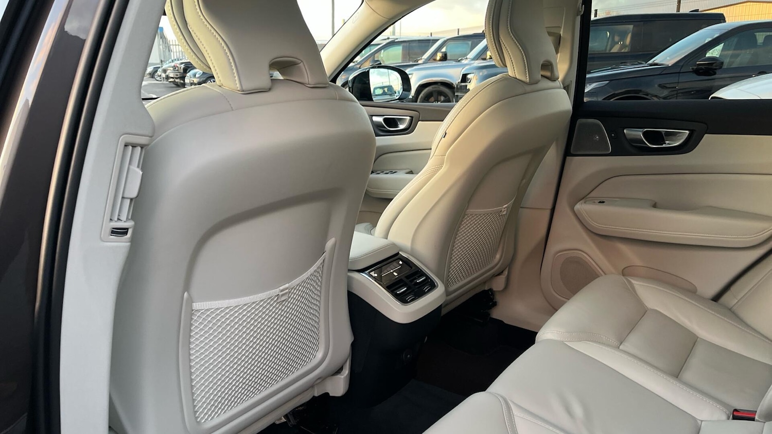 Used Volvo XC60 2023 for sale - 76865717: Photo 37