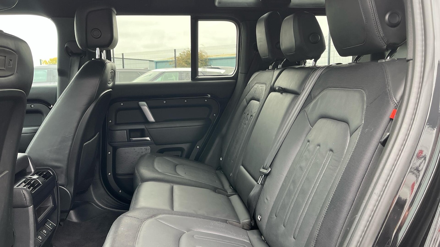 Used Land Rover Defender 2022 for sale - 76780575: Photo 12