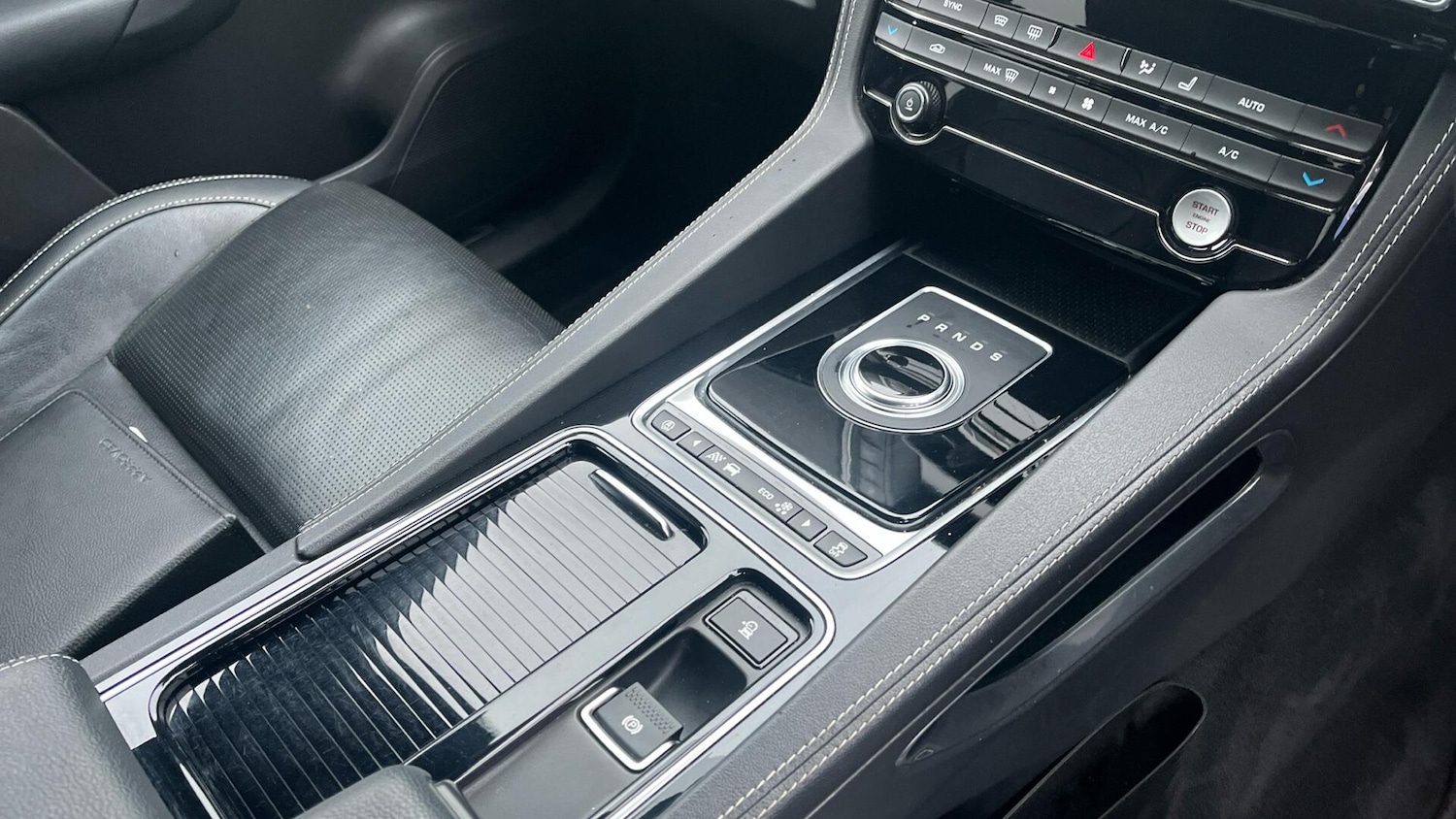 Used Jaguar F-Pace 2017 for sale - 77040951: Photo 10