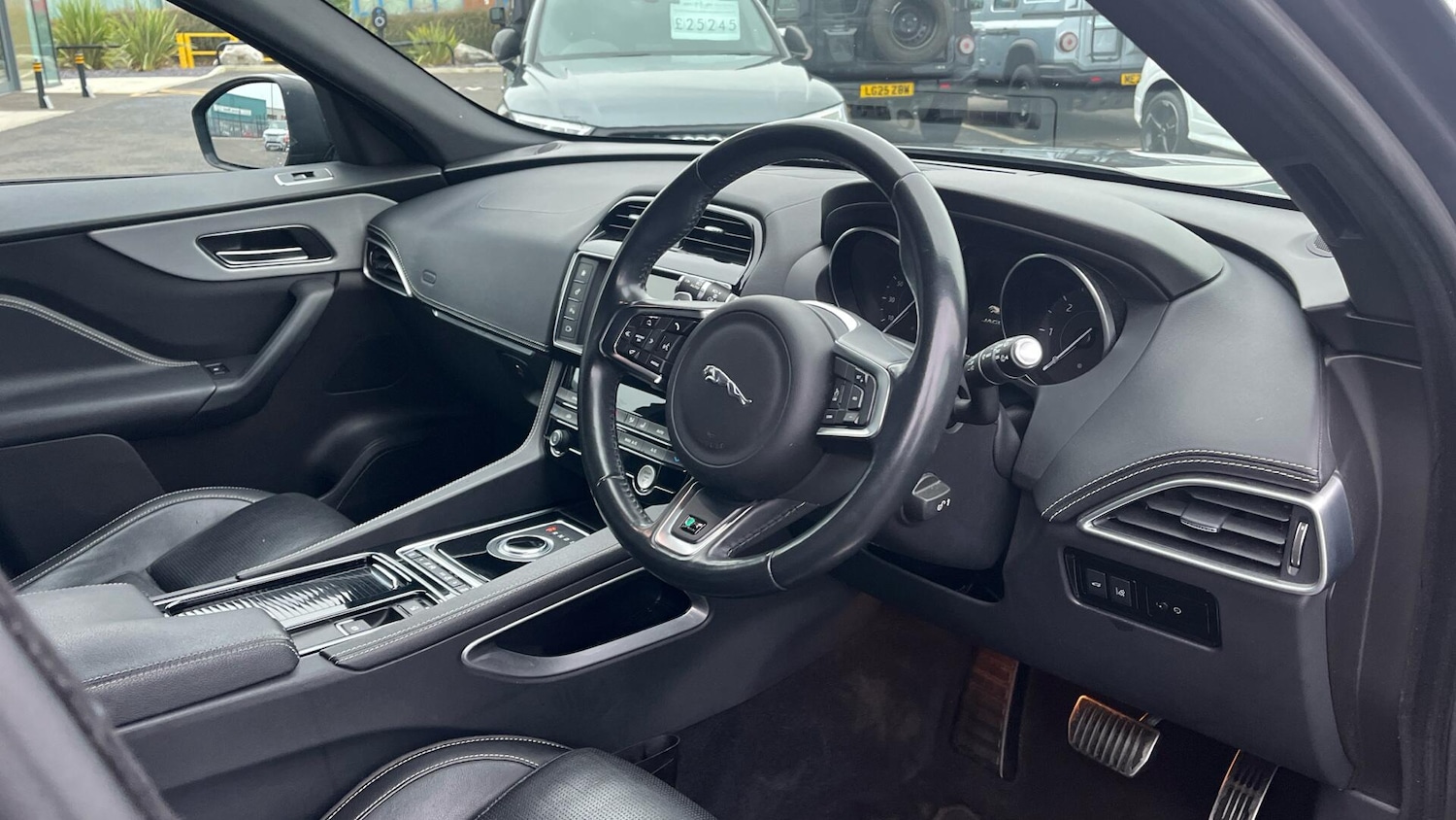 Used Jaguar F-Pace 2017 for sale - 77040951: Photo 6