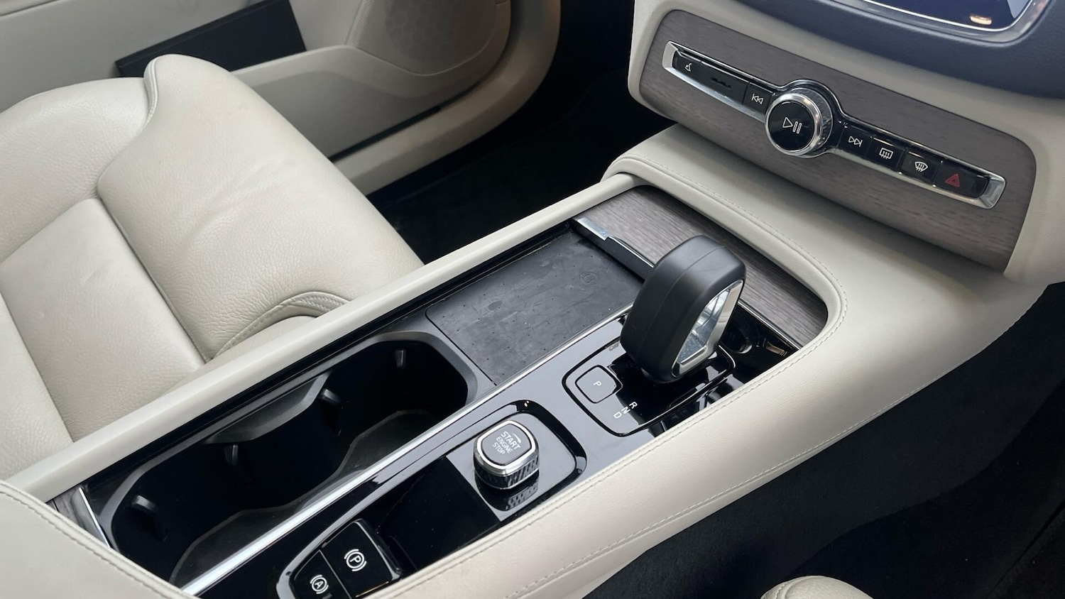 Used Volvo XC90 2023 for sale - 77144297: Photo 10