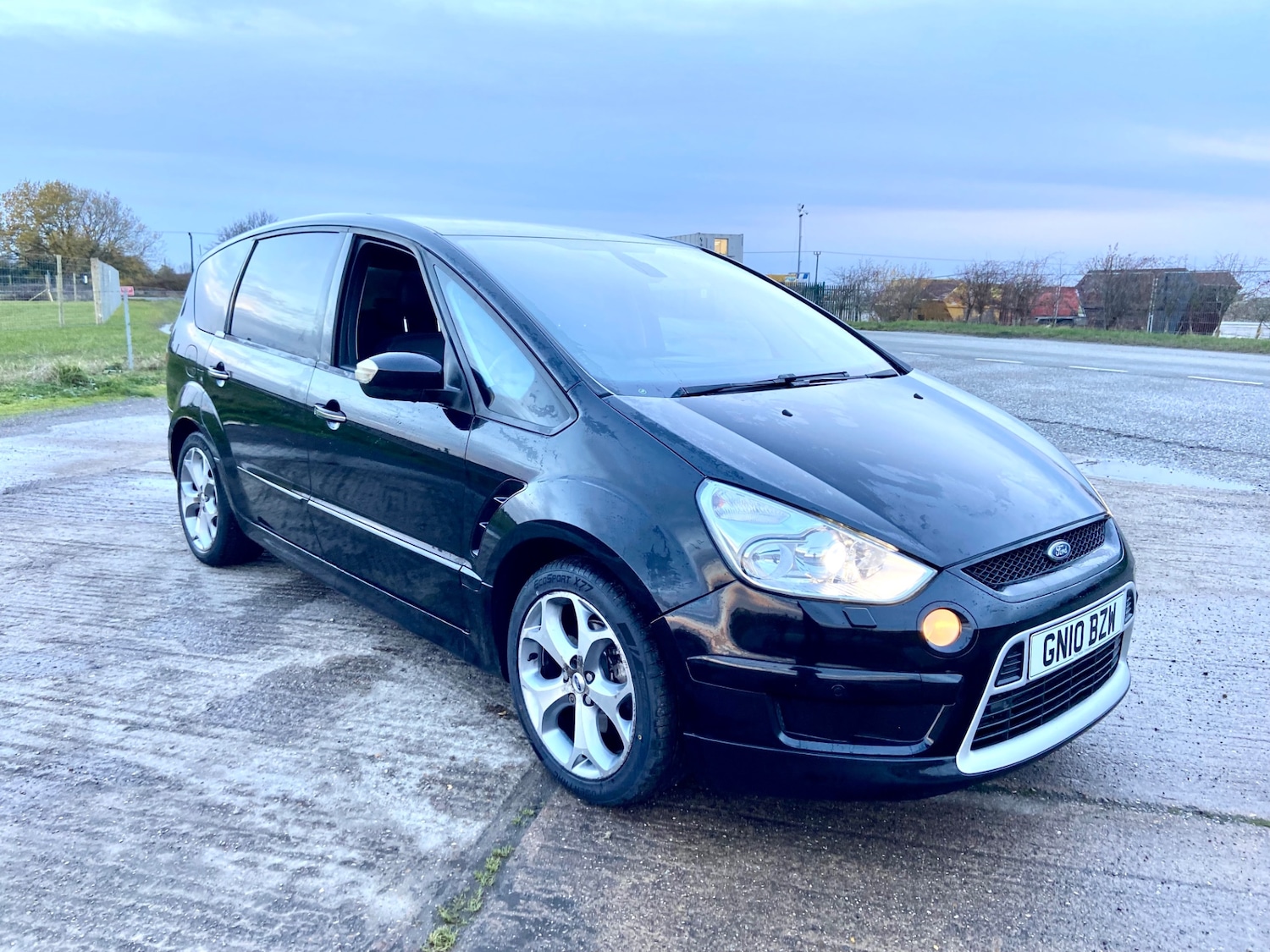 Used Ford S-Max 2010 for sale - 76723932: Photo 2