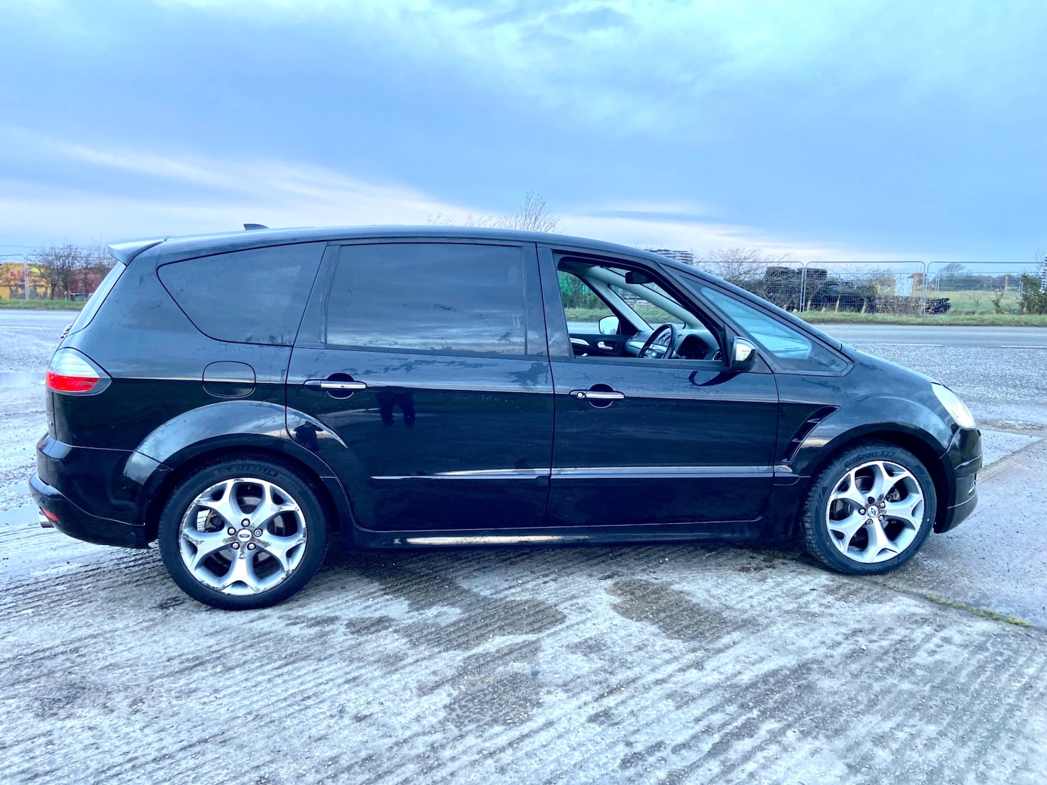 Used Ford S-Max 2010 for sale - 76723932: Photo 3