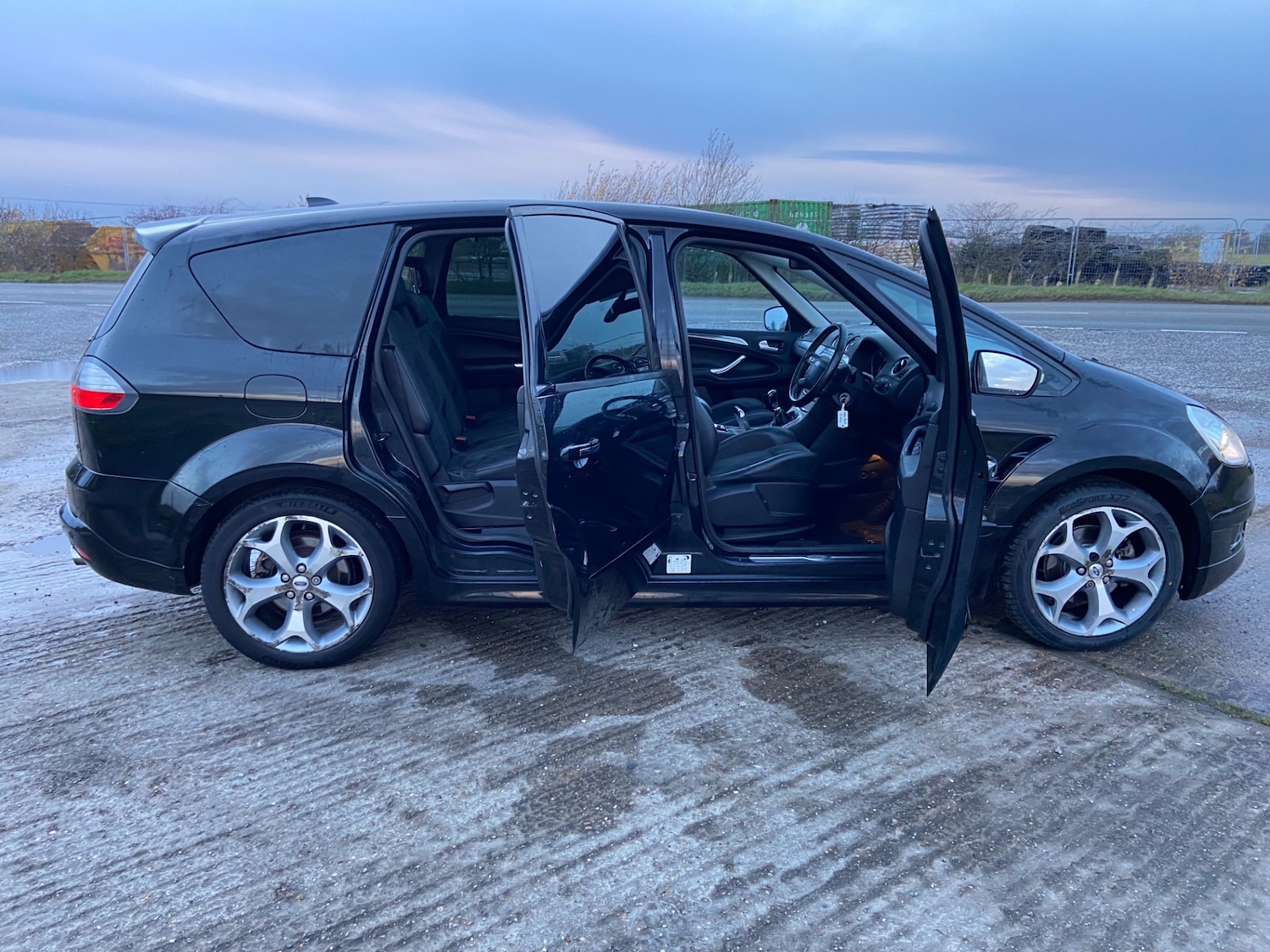 Used Ford S-Max 2010 for sale - 76723932: Photo 4