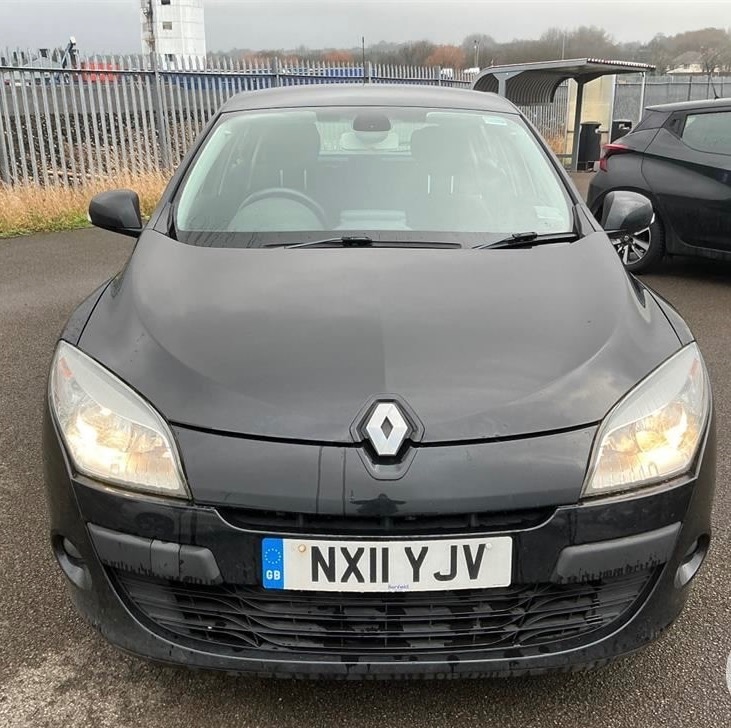 Used Renault Megane 2011 for sale - 77610141: Photo 2