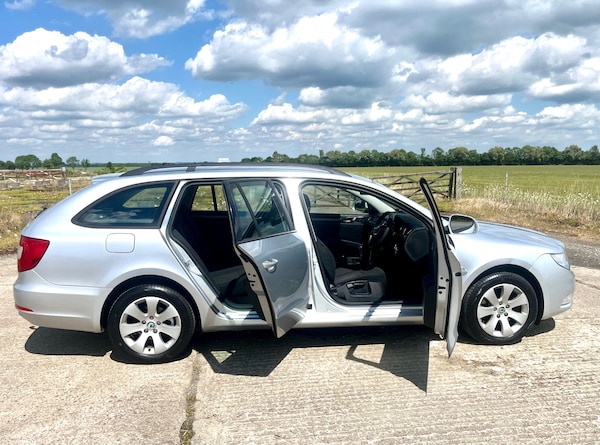 Used Skoda Superb 2012 for sale - 74770803: Photo 4