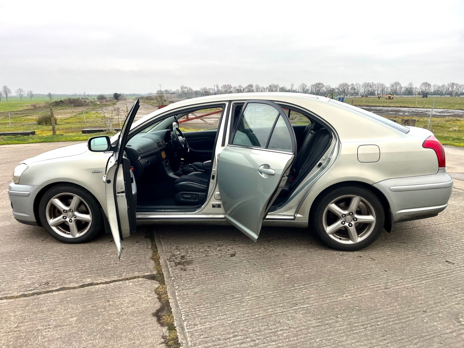 Used Toyota Avensis 2009 for sale - 77367233: Photo 18