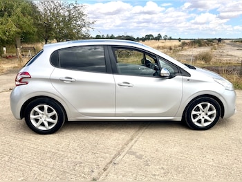 Used Peugeot 208 2015 for sale - 79360357: Photo