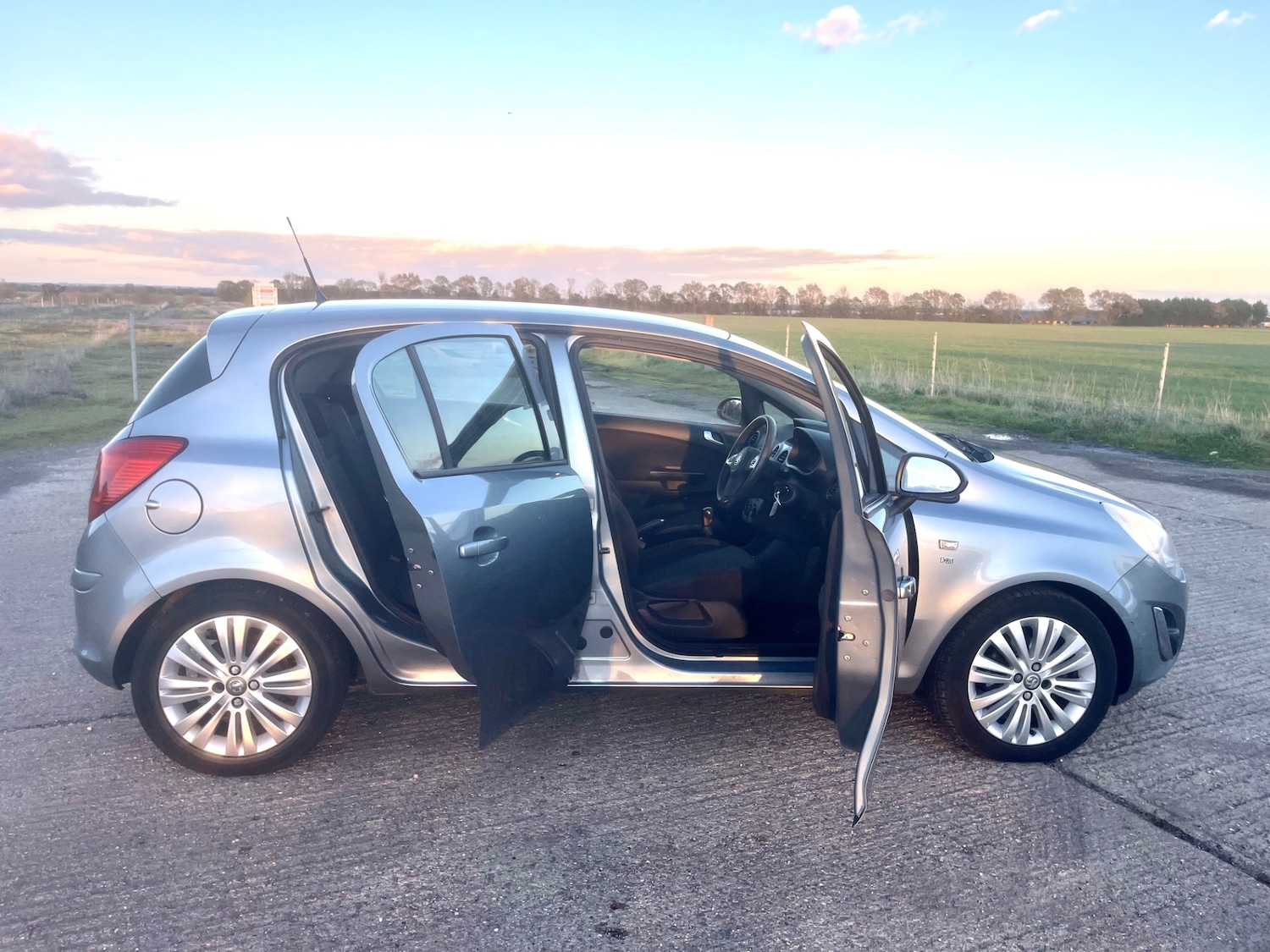 Used Vauxhall Corsa 2012 for sale - 76387419: Photo 5