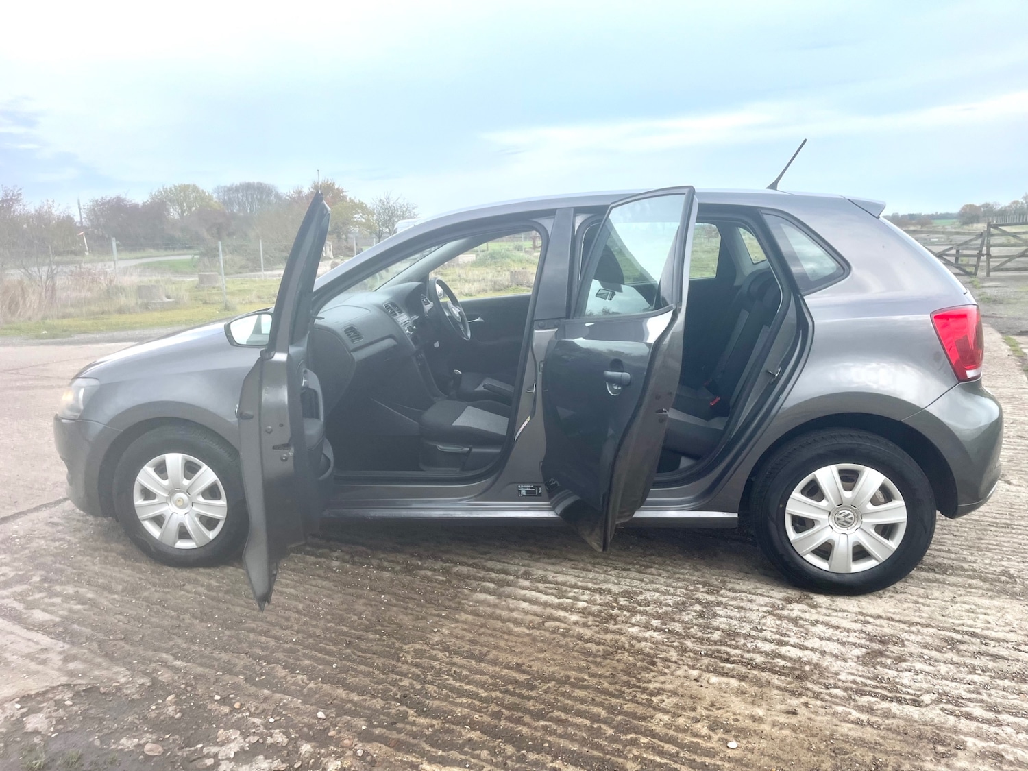 Used Volkswagen Polo 2011 for sale - 76387027: Photo 17