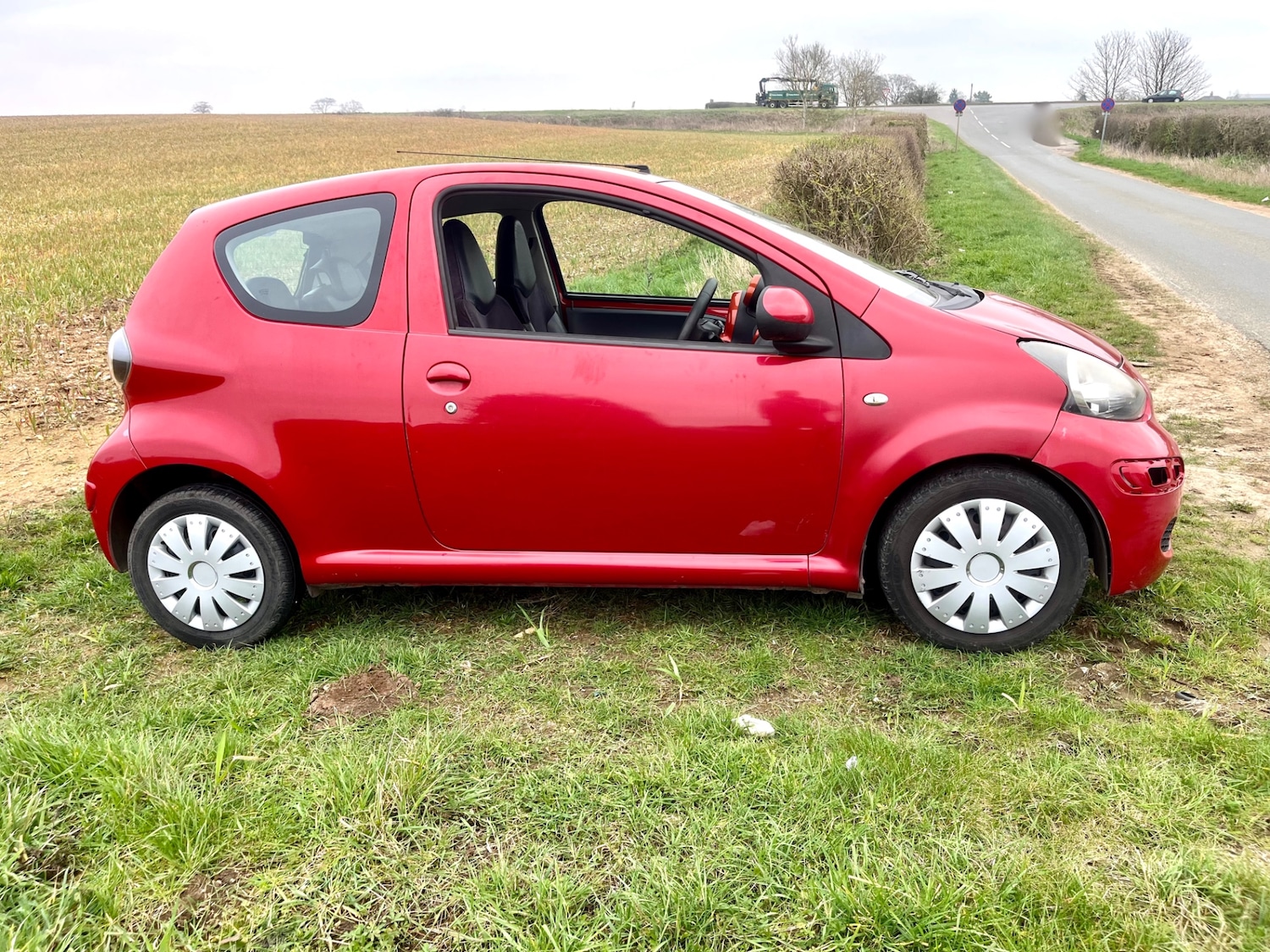 Used Toyota AYGO 2011 for sale - 77977323: Photo 4