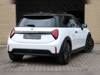 Used MINI Hatch 2024 for sale - 77708863: Photo