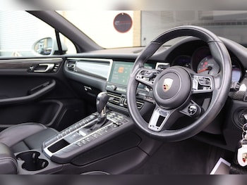 Used Porsche Macan 2021 for sale - 78985559: Photo
