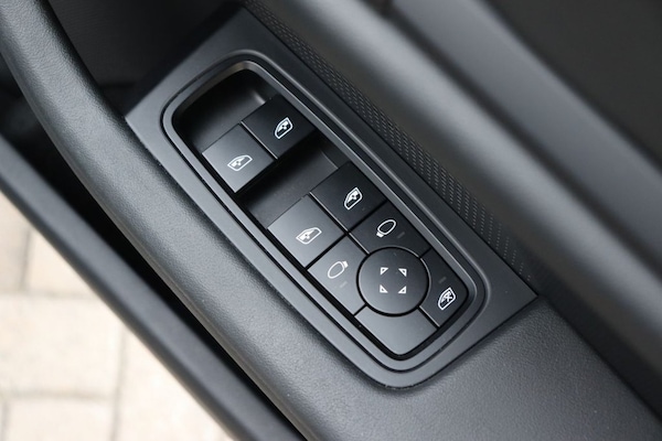 Used Porsche Taycan 2023 for sale - 75359574: Photo 18