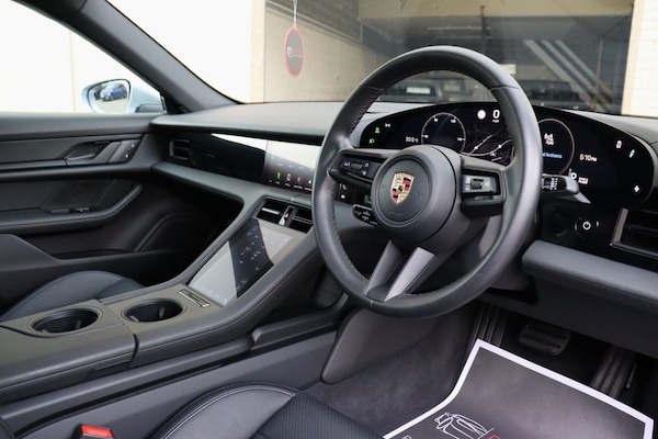 Used Porsche Taycan 2023 for sale - 75359574: Photo 2