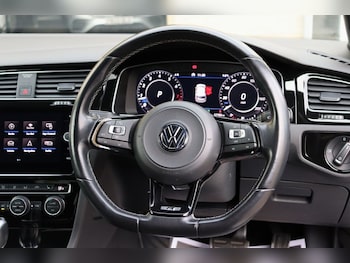 Used Volkswagen Golf 2019 for sale - 76826540: Photo