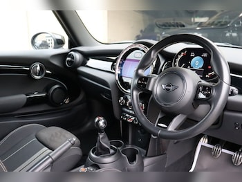 Used MINI Hatch 2021 for sale - 76429787: Photo