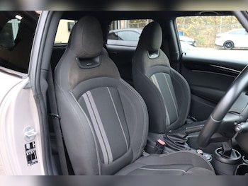 Used MINI Hatch 2021 for sale - 76429787: Photo