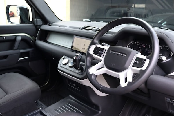 Used Land Rover Defender 2023 for sale - 74807271: Photo 2