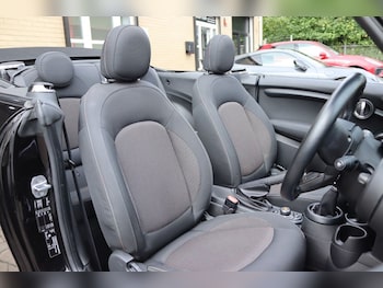 Used MINI Convertible 2018 for sale - 79046118: Photo
