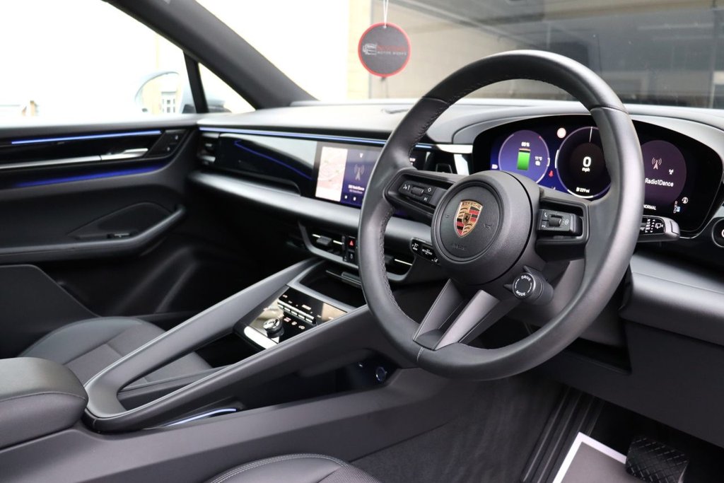 Used Porsche Macan 2025 for sale - 77408673: Photo 2