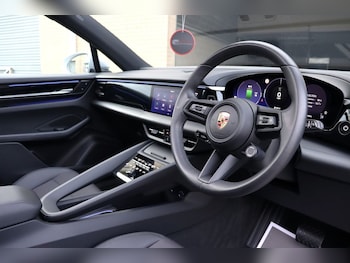 Used Porsche Macan 2025 for sale - 77408673: Photo